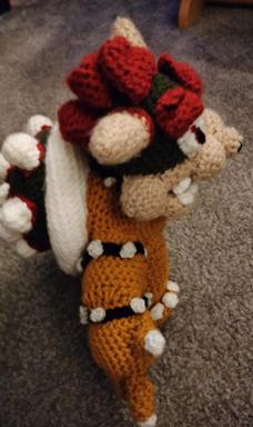 Side view of the left side of the doll