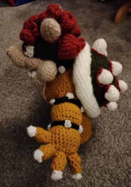 Side view of the right side of the doll